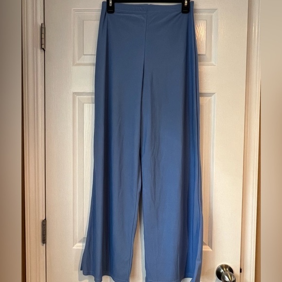 Boo hoo Periwinkle Size 8 Lightweight Wide Leg High Waist Pants - Picture 3 of 9